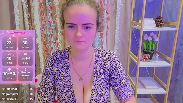 Snapshot of Luisa_Rosee chatting on 11.25.25 Luisa Rosee online show from 11.25.25