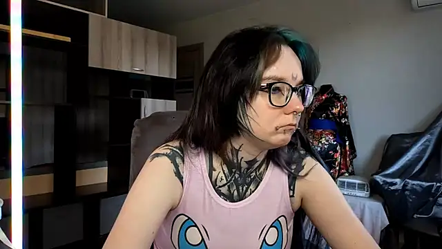 HighelikeGirl online show from 10.22.25