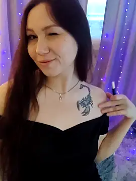 Snapshot of _San_Sara_ chatting on 12.17.25 San Sara online show from 12.17.25