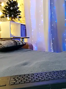 Snapshot of _San_Sara_ chatting on 12.20.25 San Sara online show from 12.20.25