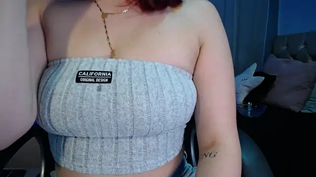 Snapshot of Lulugh_ chatting on 11.05.25 Lulugh online show from 11.05.25