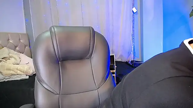 Snapshot of Lulugh_ chatting on 11.14.25 Lulugh online show from 11.14.25