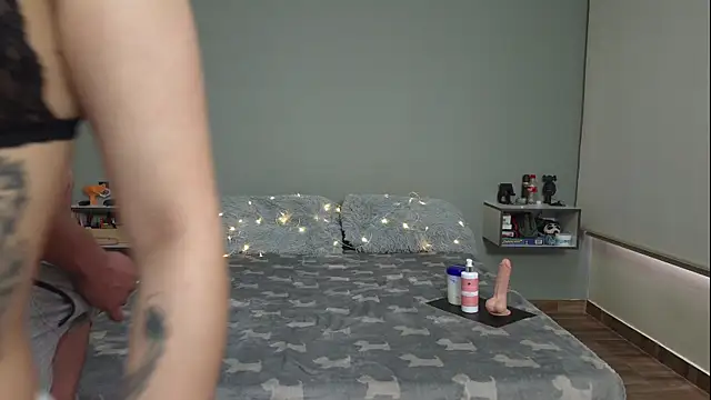 Snapshot of spicyjtom_a chatting on 10.14.25 spicyjtom a online show from 10.14.25