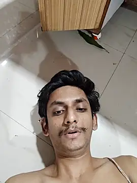 Snapshot of yung_cplz chatting on 10.01.25 yung cplz online show from 10.01.25