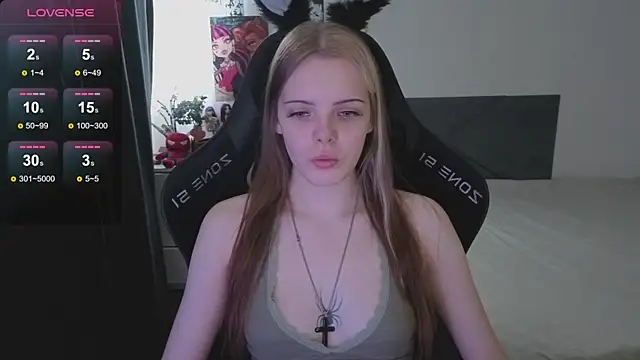 Snapshot of Luna_Navy chatting on 10.22.25 Luna Navy online show from 10.22.25