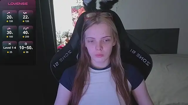 Snapshot of Luna_Navy chatting on 10.26.25 Luna Navy online show from 10.26.25