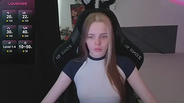 Snapshot of Luna_Navy chatting on 11.05.25 Luna Navy online show from 11.05.25