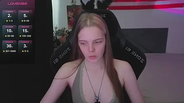 Snapshot of Luna_Navy chatting on 11.09.25 Luna Navy online show from 11.09.25