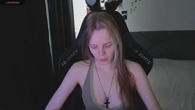 Snapshot of Luna_Navy chatting on 11.23.25 Luna Navy online show from 11.23.25