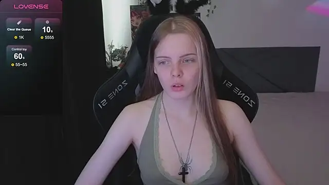 Snapshot of Luna_Navy chatting on 11.28.25 Luna Navy online show from 11.28.25