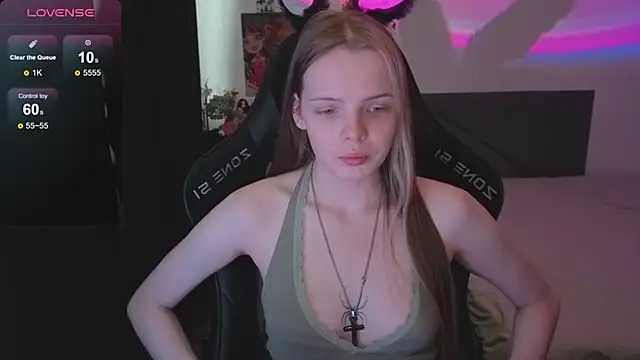 Snapshot of Luna_Navy chatting on 12.03.25 Luna Navy online show from 12.03.25