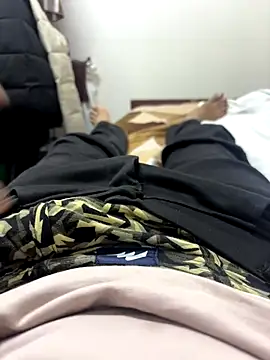 Snapshot of bigbulllaksh chatting on 10.17.25 bigbulllaksh online show from 10.17.25