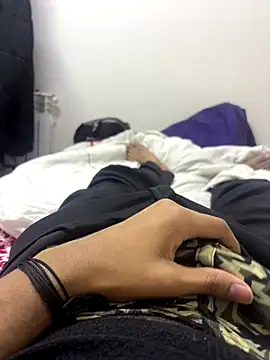 Snapshot of bigbulllaksh chatting on 11.16.25 bigbulllaksh online show from 11.16.25