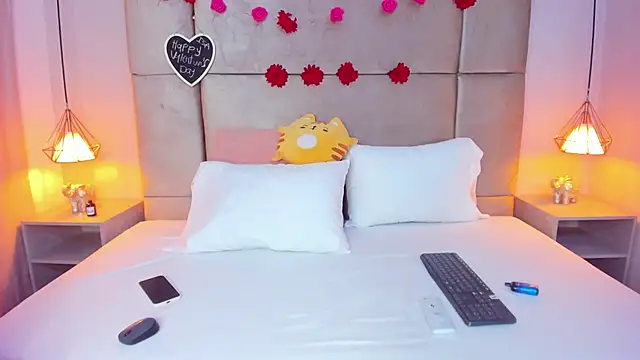 Snapshot of isabel_sofiaa chatting on 02.15.26 isabel sofiaa online show from 02.15.26