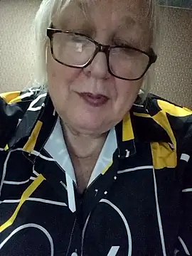 Alexia64231 online show from 11.13.25