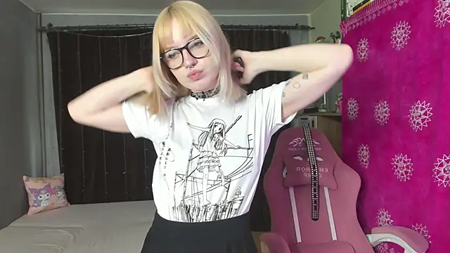 Snapshot of godlikegirlyy chatting on 09.16.25 godlikegirlyy online show from 09.16.25