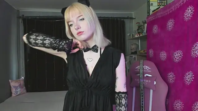 Snapshot of godlikegirlyy chatting on 09.20.25 godlikegirlyy online show from 09.20.25