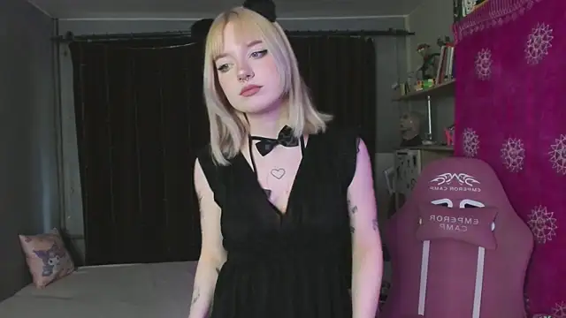 Snapshot of godlikegirlyy chatting on 09.28.25 godlikegirlyy online show from 09.28.25