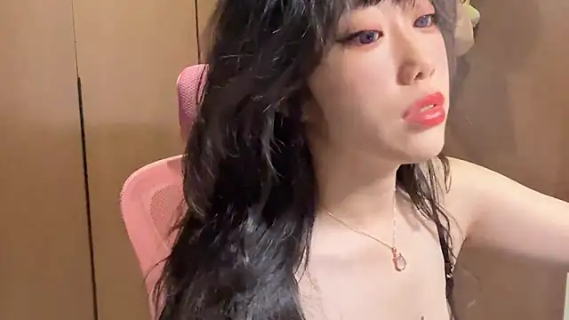 Snapshot of Lilium-520 chatting on 11.01.25 Lilium-520 online show from 11.01.25