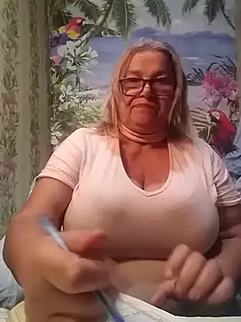 Snapshot of MargaritaSweet51 chatting on 11.09.25 MargaritaSweet51 online show from 11.09.25