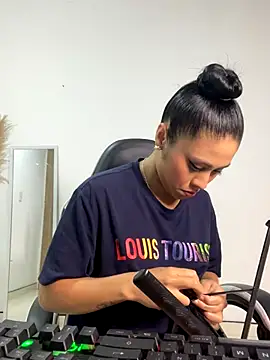 LuluMonroe Eup online show from 11.05.25