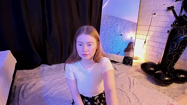 Lillie Berry online show from 11.05.25