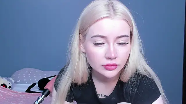 Lillie Berry online show from 05.12.26