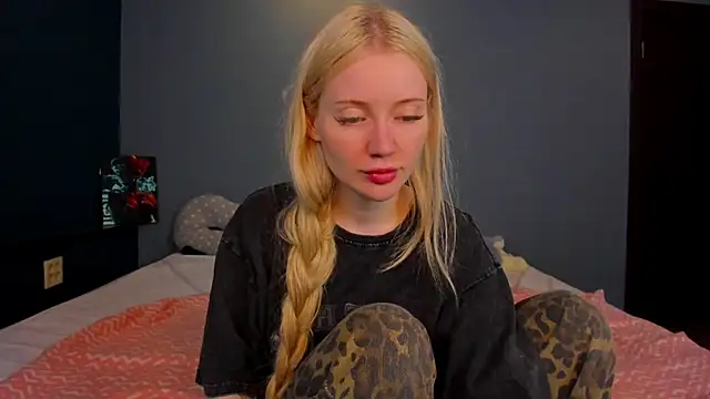 Snapshot of Lillie_Berry chatting on 07.12.26 Lillie Berry online show from 07.12.26
