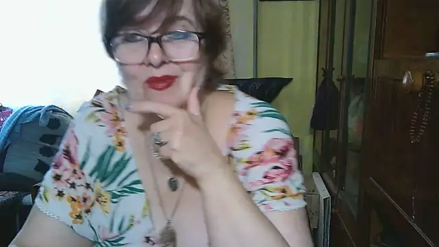 Snapshot of VeronicaGold511 chatting on 09.30.25 VeronicaGold511 online show from 09.30.25