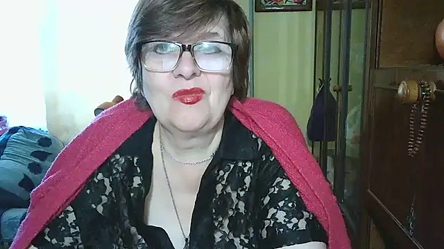 Snapshot of VeronicaGold511 chatting on 10.13.25 VeronicaGold511 online show from 10.13.25