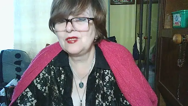 Snapshot of VeronicaGold511 chatting on 10.22.25 VeronicaGold511 online show from 10.22.25