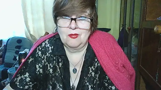 Snapshot of VeronicaGold511 chatting on 10.27.25 VeronicaGold511 online show from 10.27.25