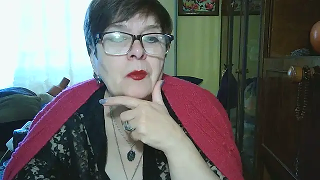 Snapshot of VeronicaGold511 chatting on 10.31.25 VeronicaGold511 online show from 10.31.25