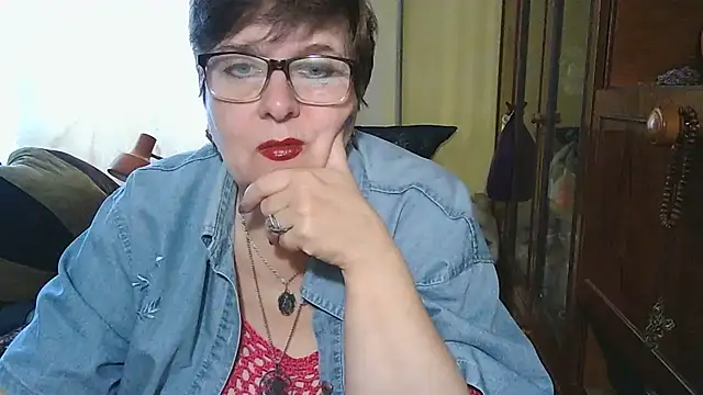 Snapshot of VeronicaGold511 chatting on 11.03.25 VeronicaGold511 online show from 11.03.25