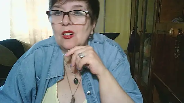 Snapshot of VeronicaGold511 chatting on 11.04.25 VeronicaGold511 online show from 11.04.25