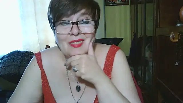 Snapshot of VeronicaGold511 chatting on 11.12.25 VeronicaGold511 online show from 11.12.25