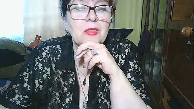 Snapshot of VeronicaGold511 chatting on 11.19.25 VeronicaGold511 online show from 11.19.25