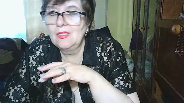 Snapshot of VeronicaGold511 chatting on 11.28.25 VeronicaGold511 online show from 11.28.25