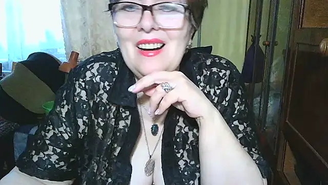 Snapshot of VeronicaGold511 chatting on 11.30.25 VeronicaGold511 online show from 11.30.25
