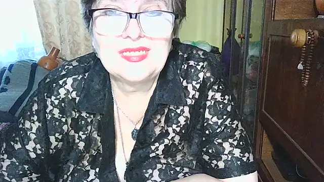 Snapshot of VeronicaGold511 chatting on 12.03.25 VeronicaGold511 online show from 12.03.25