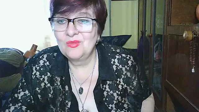 Snapshot of VeronicaGold511 chatting on 12.15.25 VeronicaGold511 online show from 12.15.25