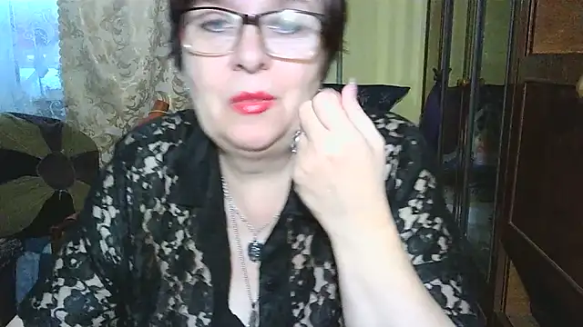 Snapshot of VeronicaGold511 chatting on 12.23.25 VeronicaGold511 online show from 12.23.25