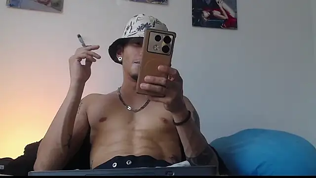 Snapshot of Daniel_laverde chatting on 10.17.25 Daniel laverde online show from 10.17.25