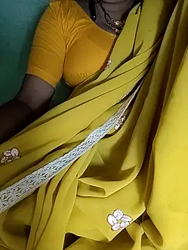 Snapshot of Hotty-Monaa chatting on 10.19.25 Hotty-Monaa online show from 10.19.25