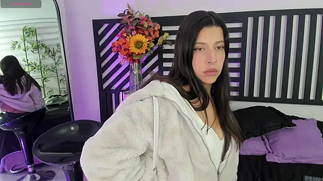 Snapshot of Aria_sweetling chatting on 10.20.25 Aria sweetling online show from 10.20.25