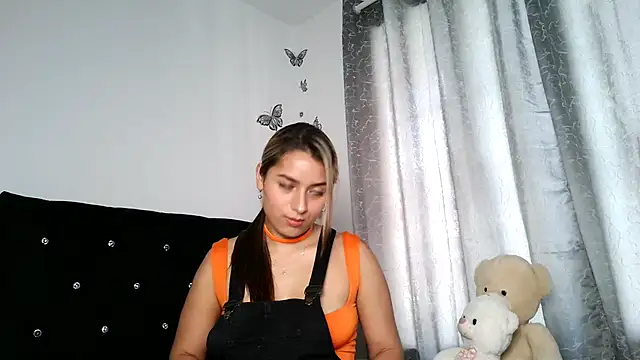 Snapshot of abella-lemus chatting on 11.19.25 abella-lemus online show from 11.19.25