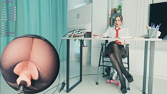 Snapshot of milahouston chatting on 11.23.25 milahouston online show from 11.23.25