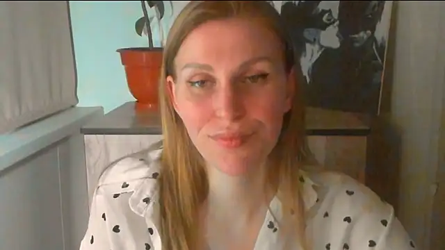 JuliaMuuun online show from 03.30.26