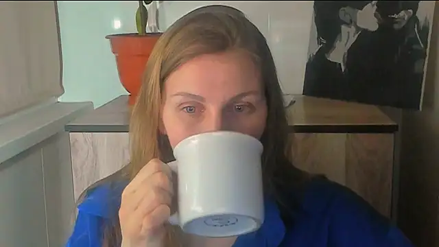 JuliaMuuun online show from 04.19.26