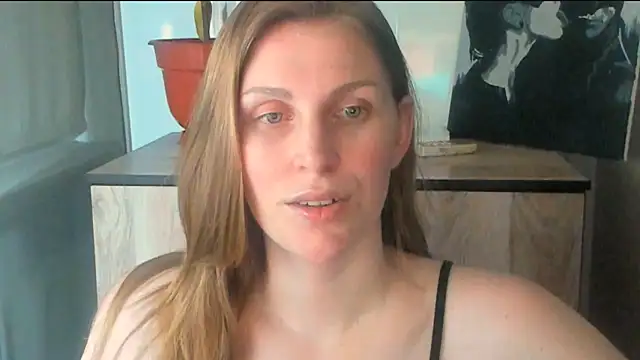 JuliaMuuun online show from 04.24.26